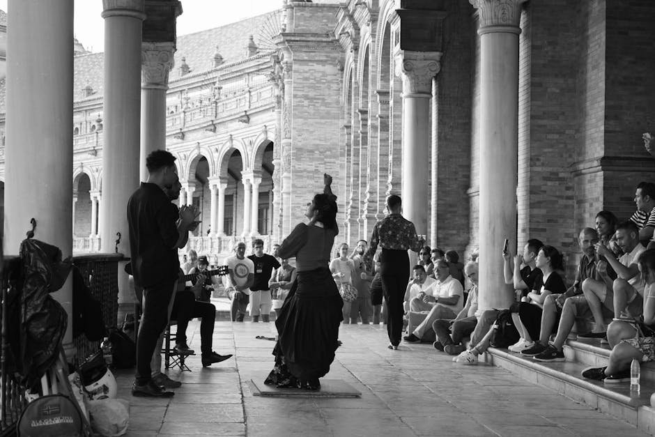 Danseurs de flamenco traditionnels se produisant sur la Plaza de España, à Séville, en Espagne.
